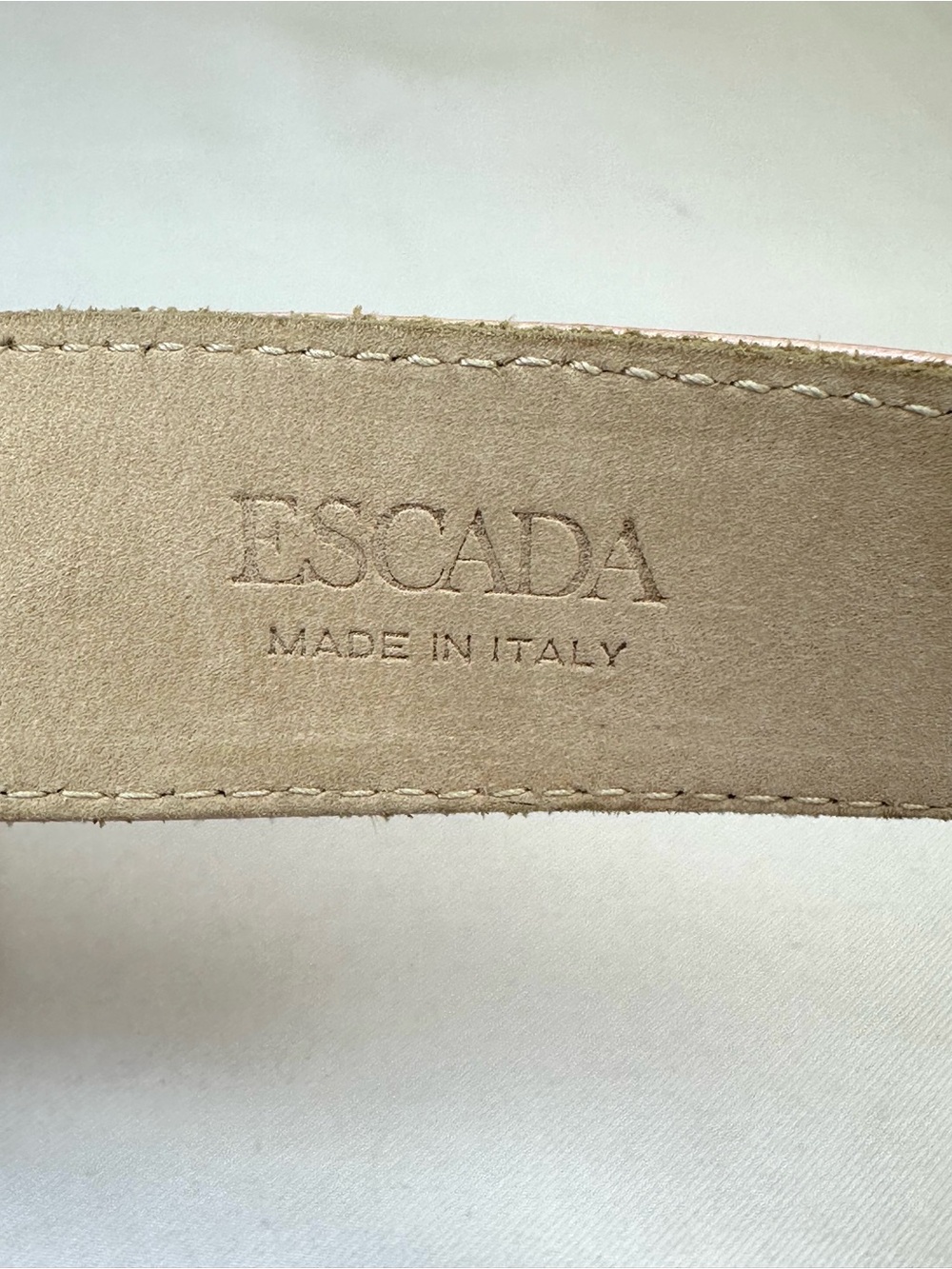Escada Pink Croc Embossed Leather belt silvertone logo Italy 26-28” holes - Picture 6 of 9